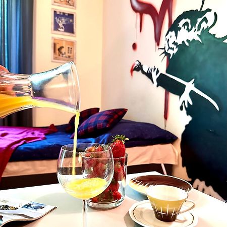 "Banksy" Art Apartment Warsaw Exterior photo