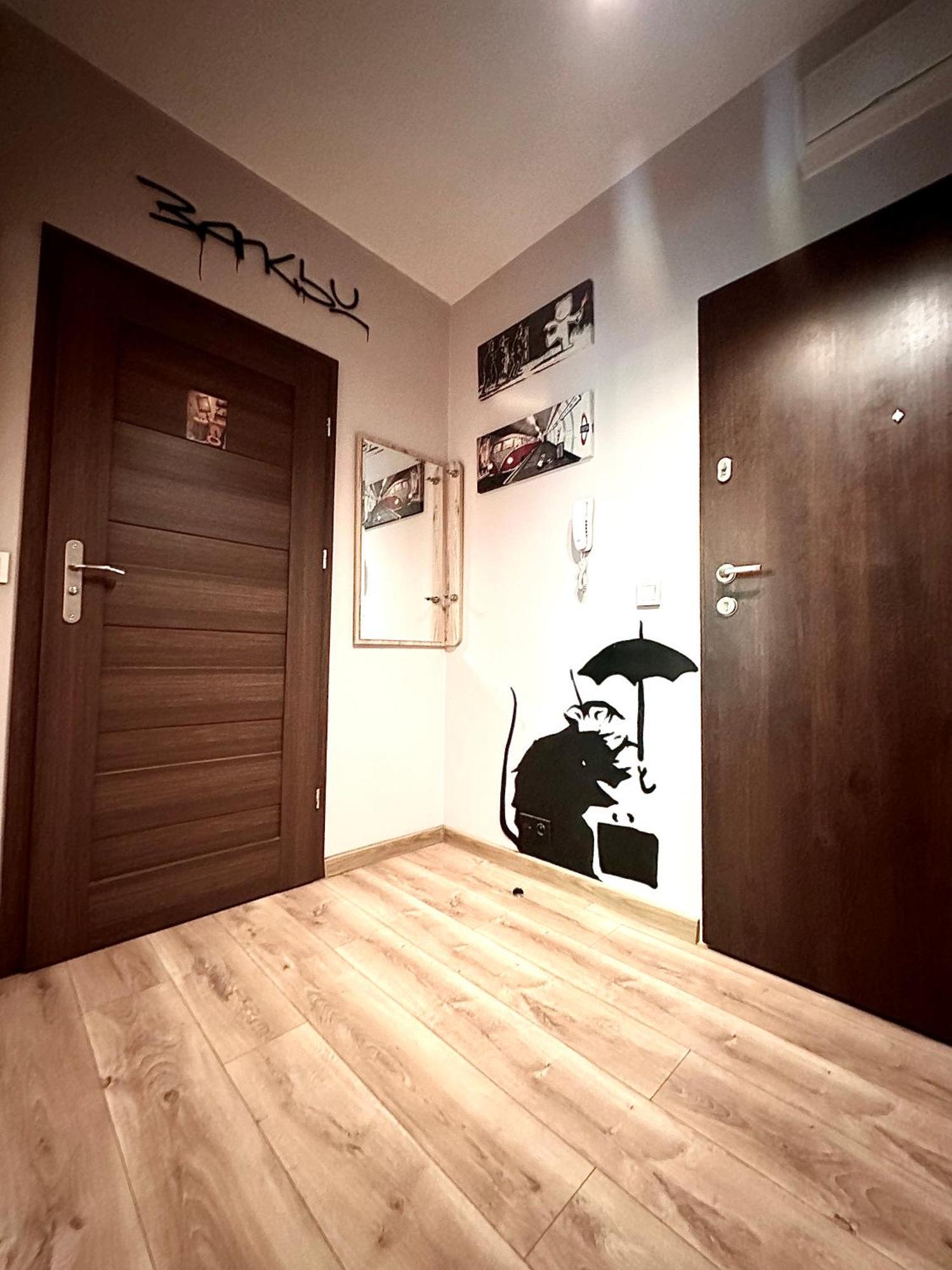 "Banksy" Art Apartment Warsaw Exterior photo