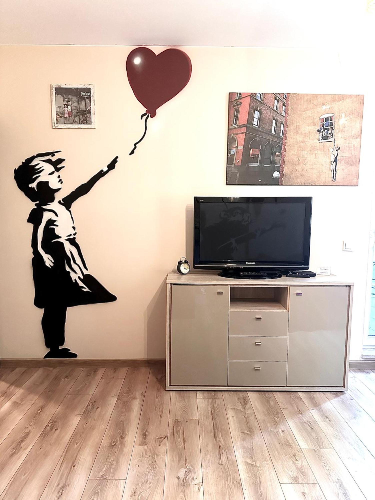 "Banksy" Art Apartment Warsaw Exterior photo