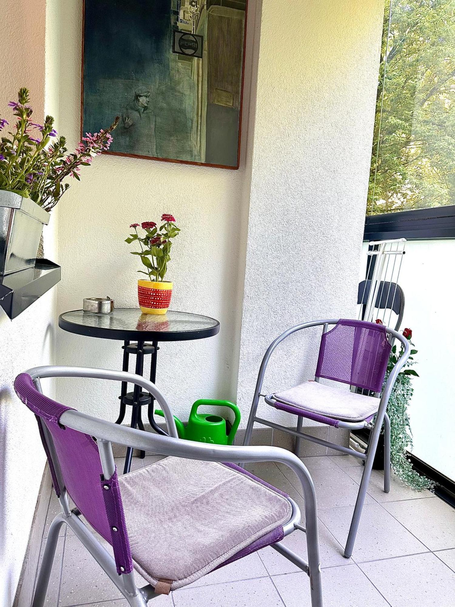 "Banksy" Art Apartment Warsaw Exterior photo