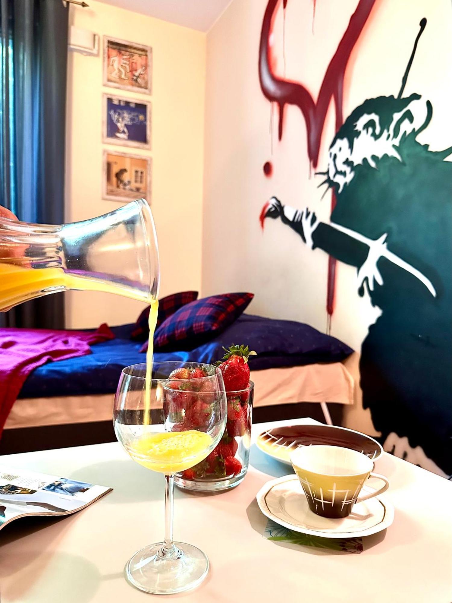 "Banksy" Art Apartment Warsaw Exterior photo
